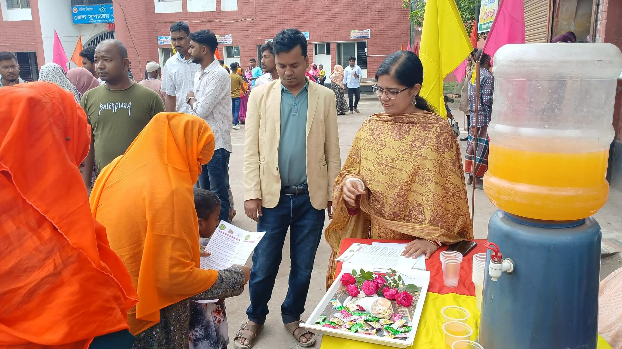 নওগাঁ জেল কারাগারে এবারে ঈদুল ফিতরের নতুন চমক দেখালেন জেলার ও জেল সুপার